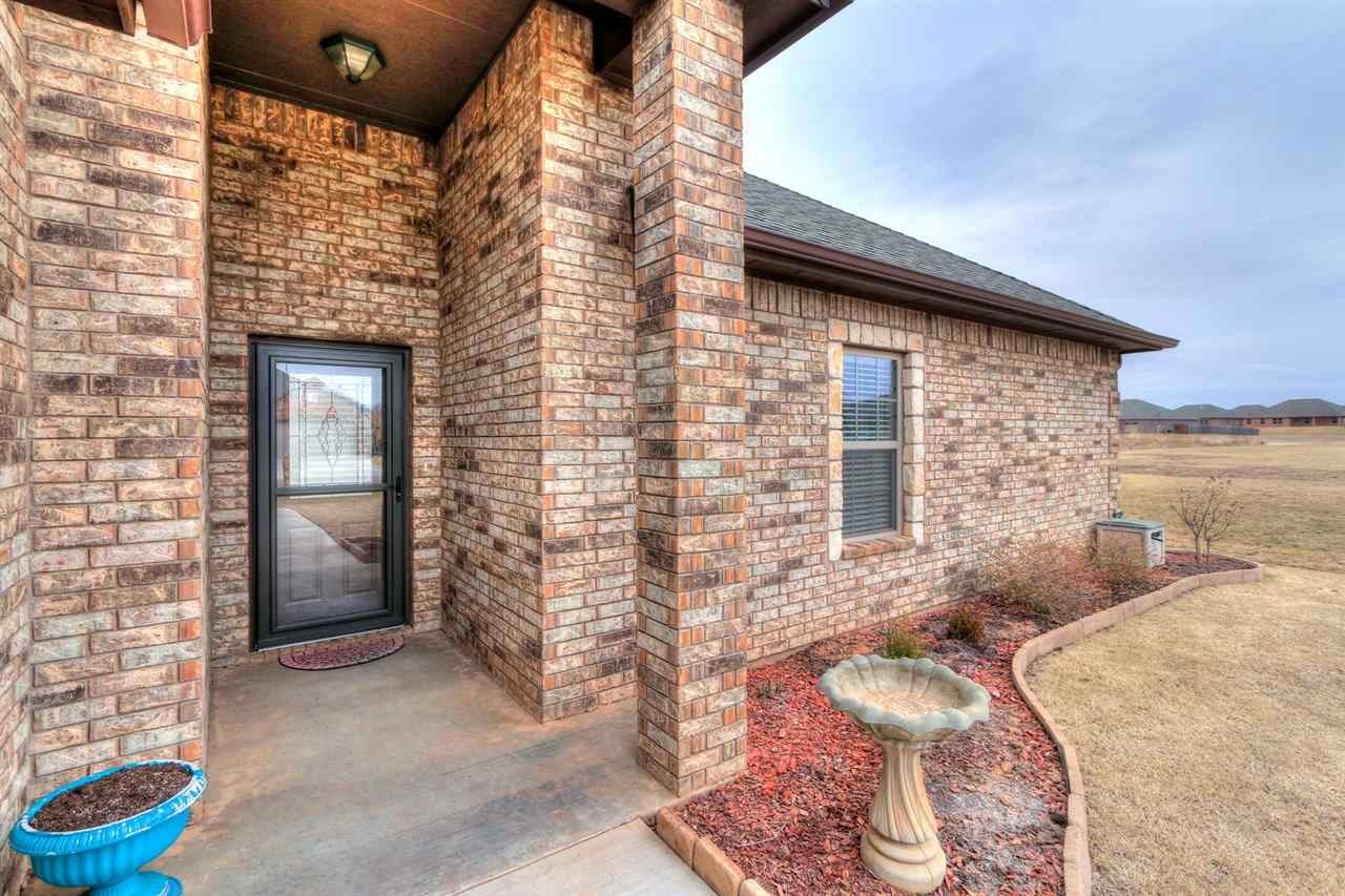 1413 Ne Scenic Rdg #1 - Photo 3 of 32