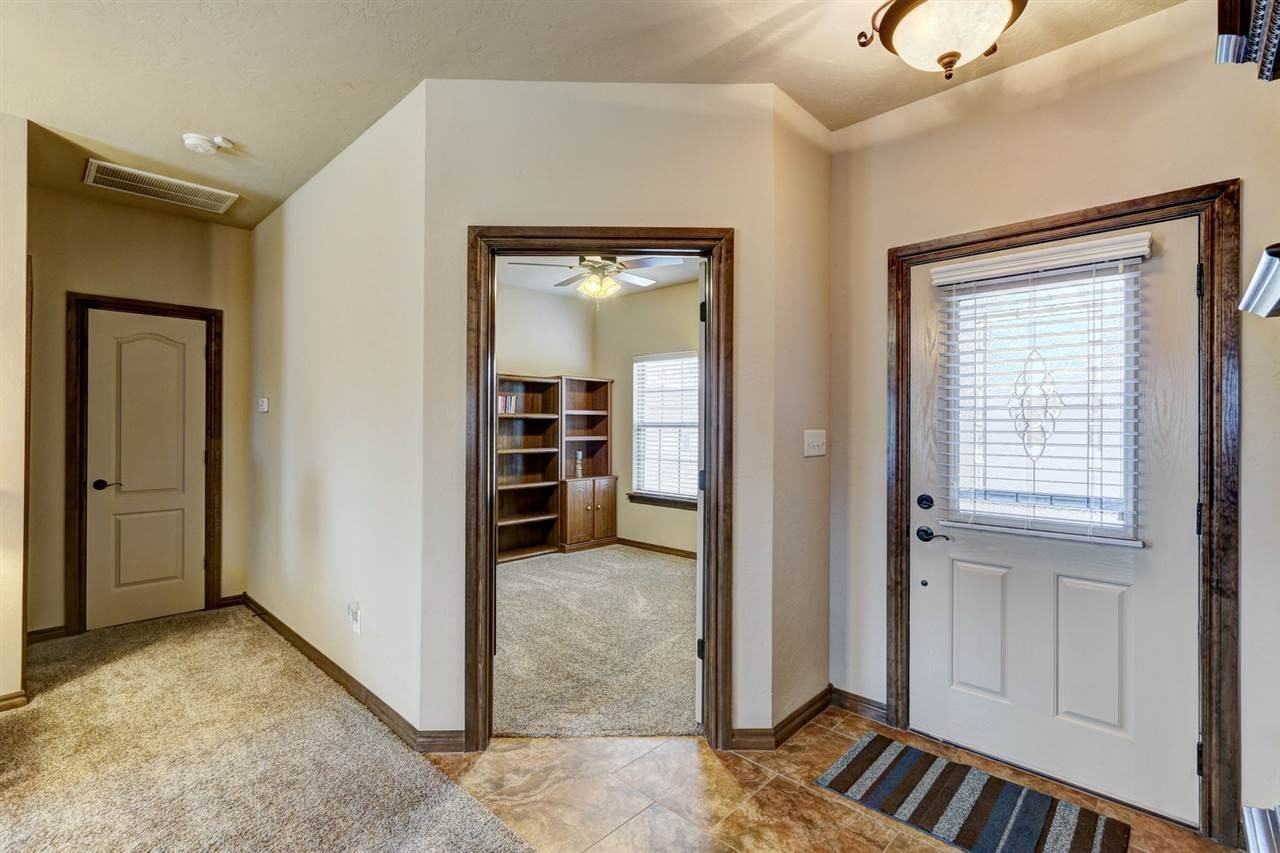 1413 Ne Scenic Rdg #1 - Photo 4 of 32