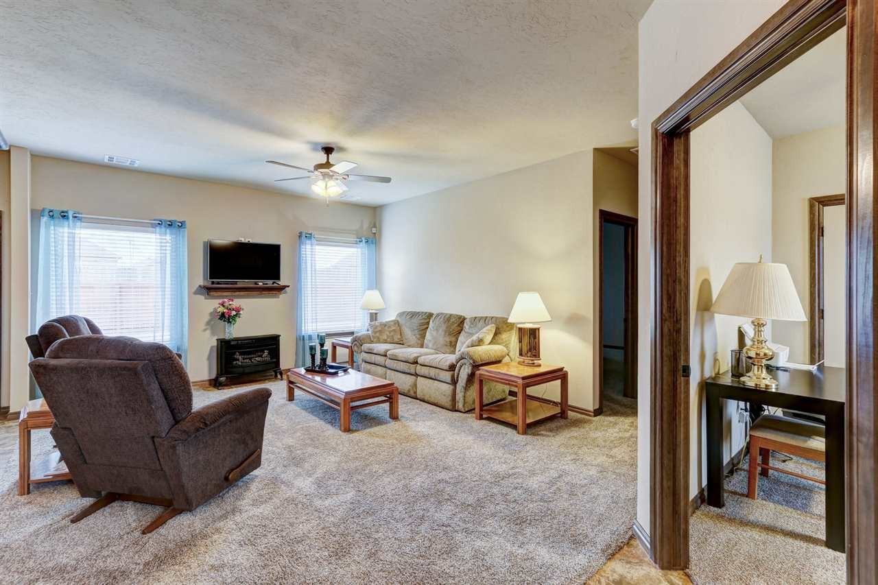 1413 Ne Scenic Rdg #1 - Photo 5 of 32