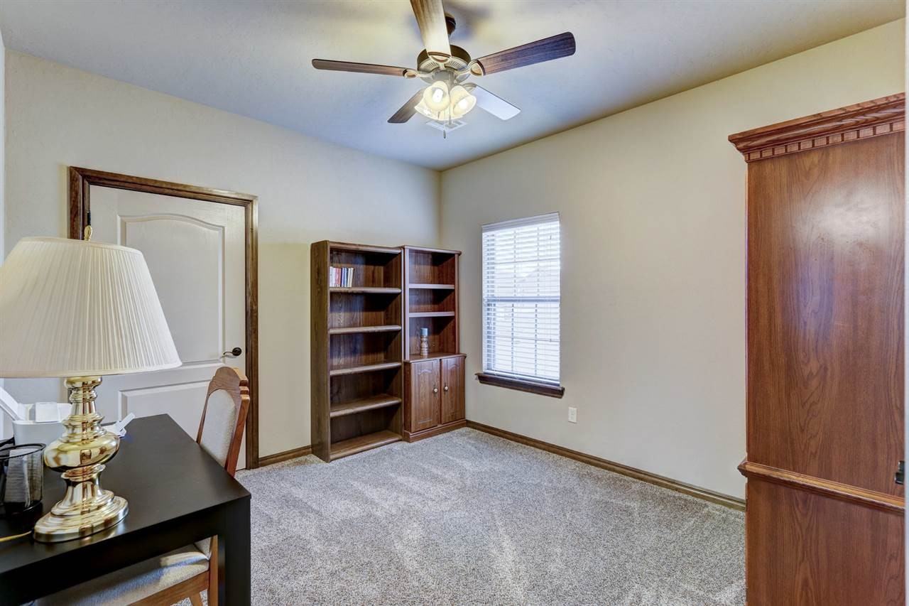 1413 Ne Scenic Rdg #1 - Photo 6 of 32