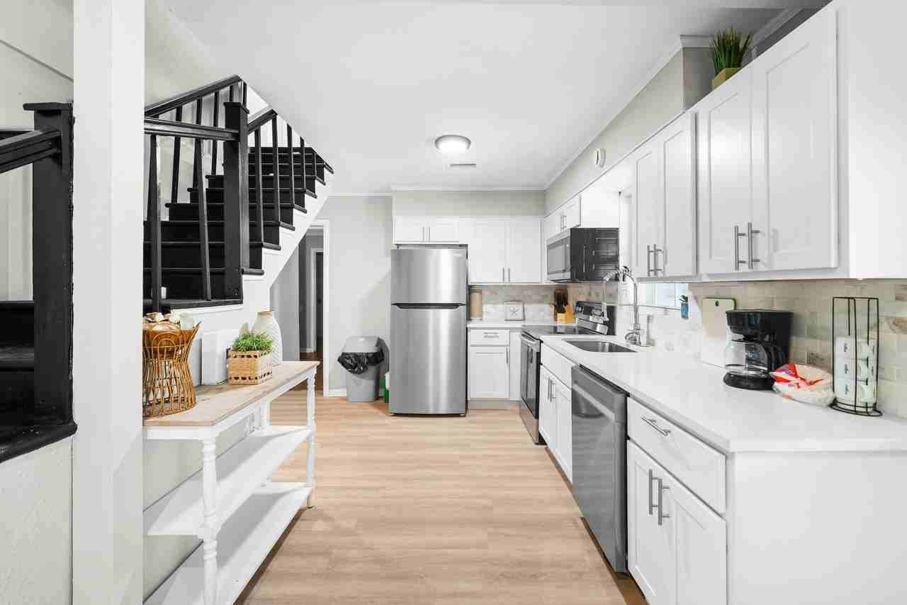 S Palm Ave - Photo 2 of 32