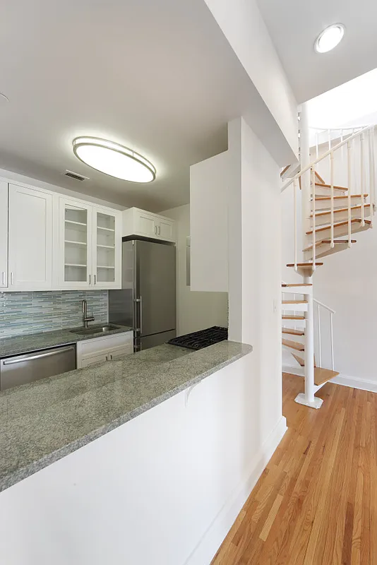 450 6th Avenue #PH3 - Photo 5 of 10