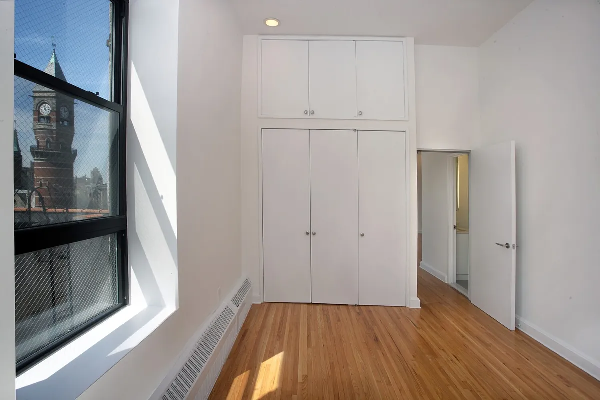 450 6th Avenue #PH3 - Photo 4 of 10