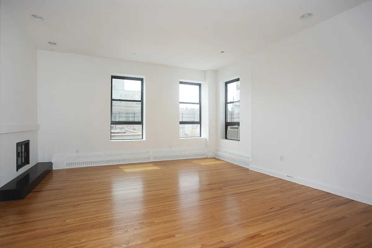 450 6th Avenue #PH3 - Photo 2 of 10