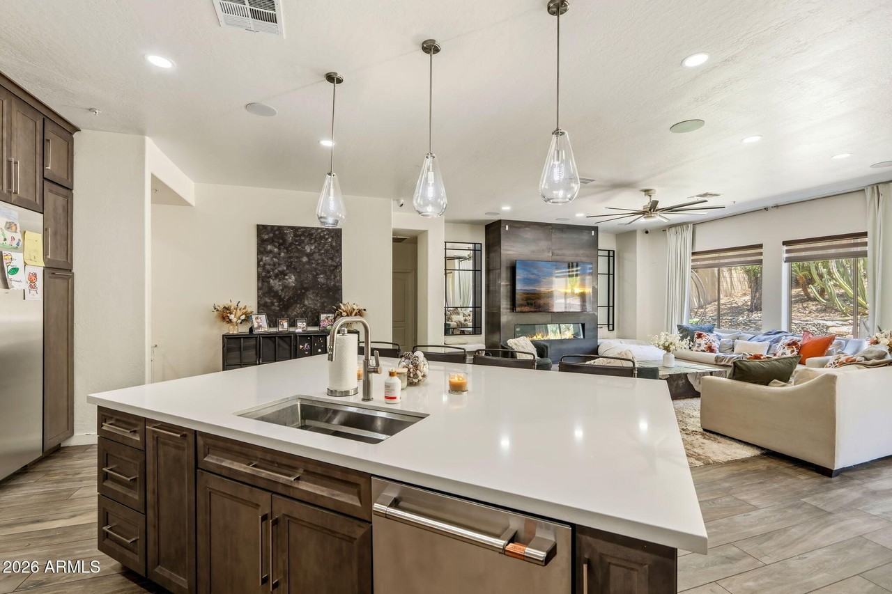 10840 E Bahia Dr - Photo 6 of 48