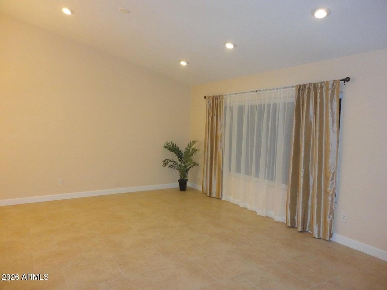 2706 E Sylvia St - Photo 4 of 15