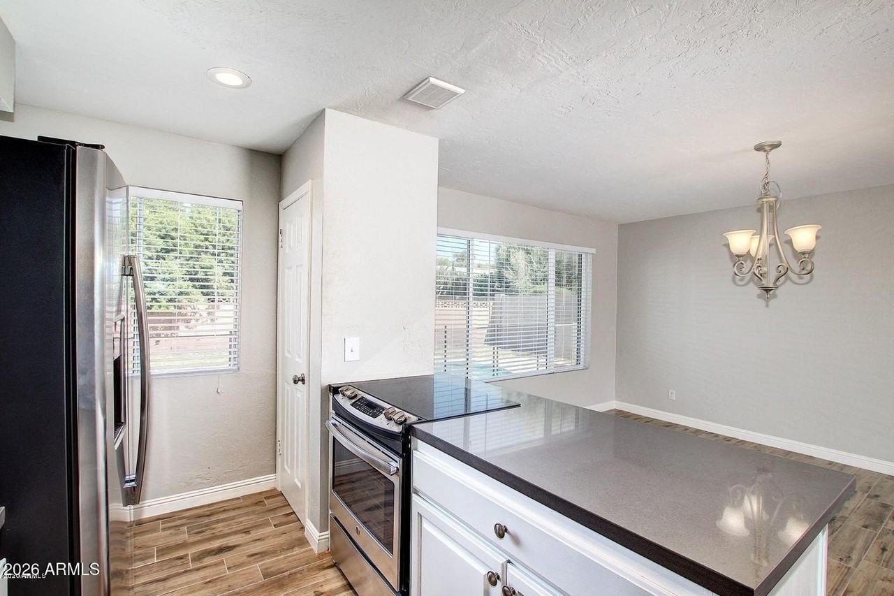 8702 E Bonnie Rose Ave - Photo 4 of 20