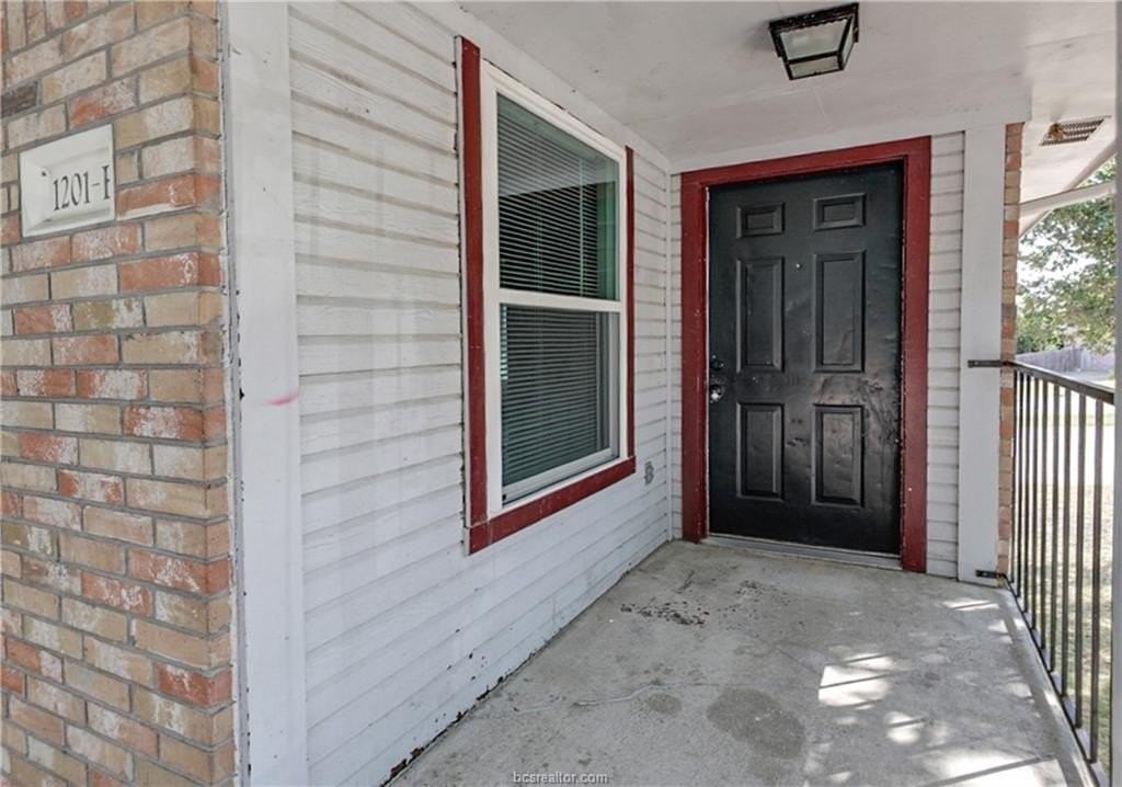 1201 Autumn Cir #B - Photo 2 of 21