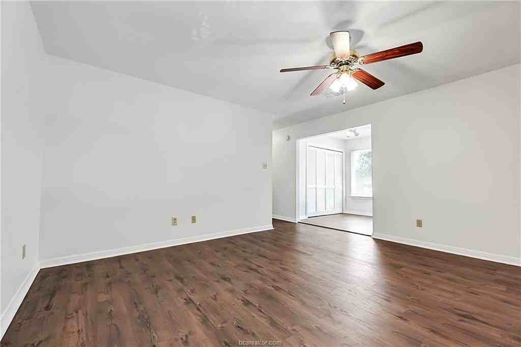 1201 Autumn Cir #B - Photo 5 of 21