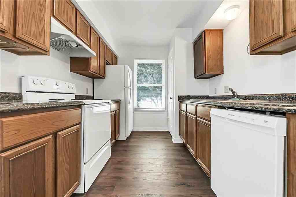 1201 Autumn Cir #B - Photo 6 of 21