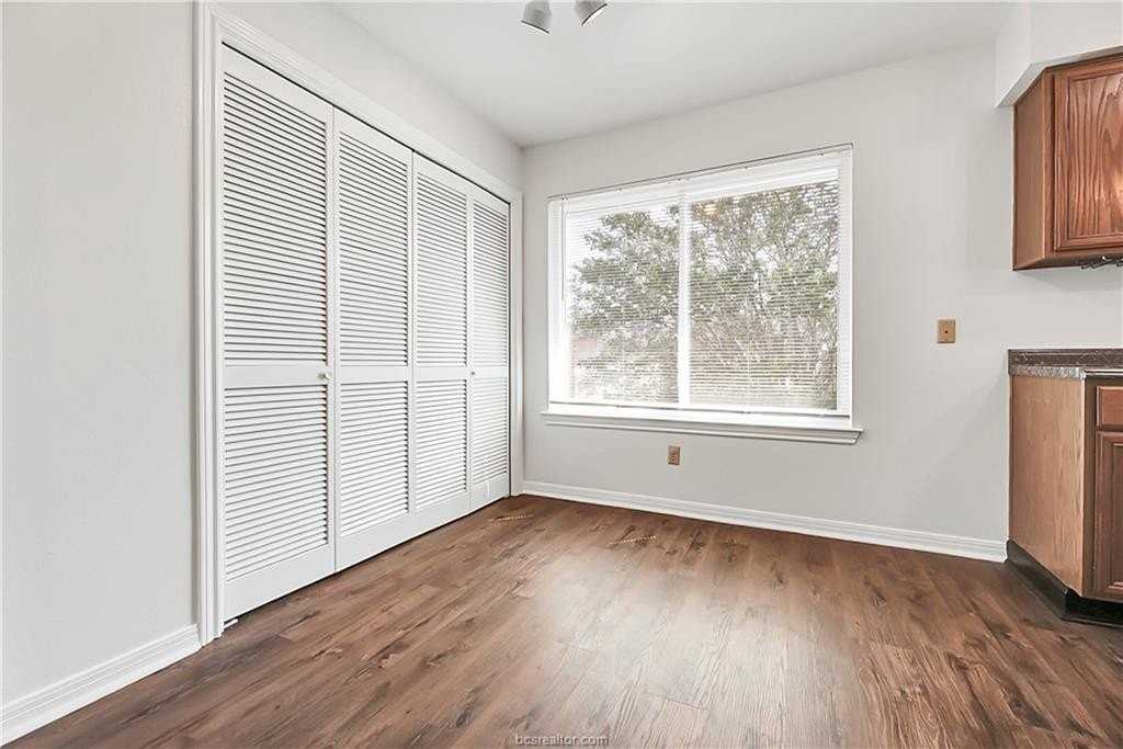 1201 Autumn Cir #B - Photo 7 of 21
