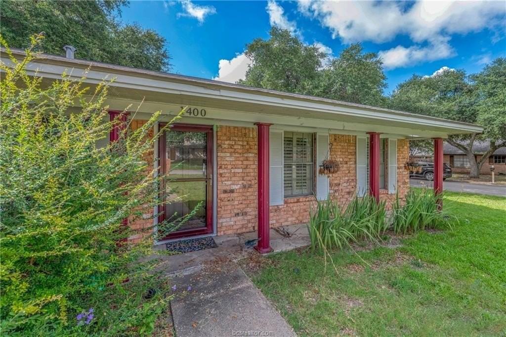 1400 Village Dr - Photo 2 of 21