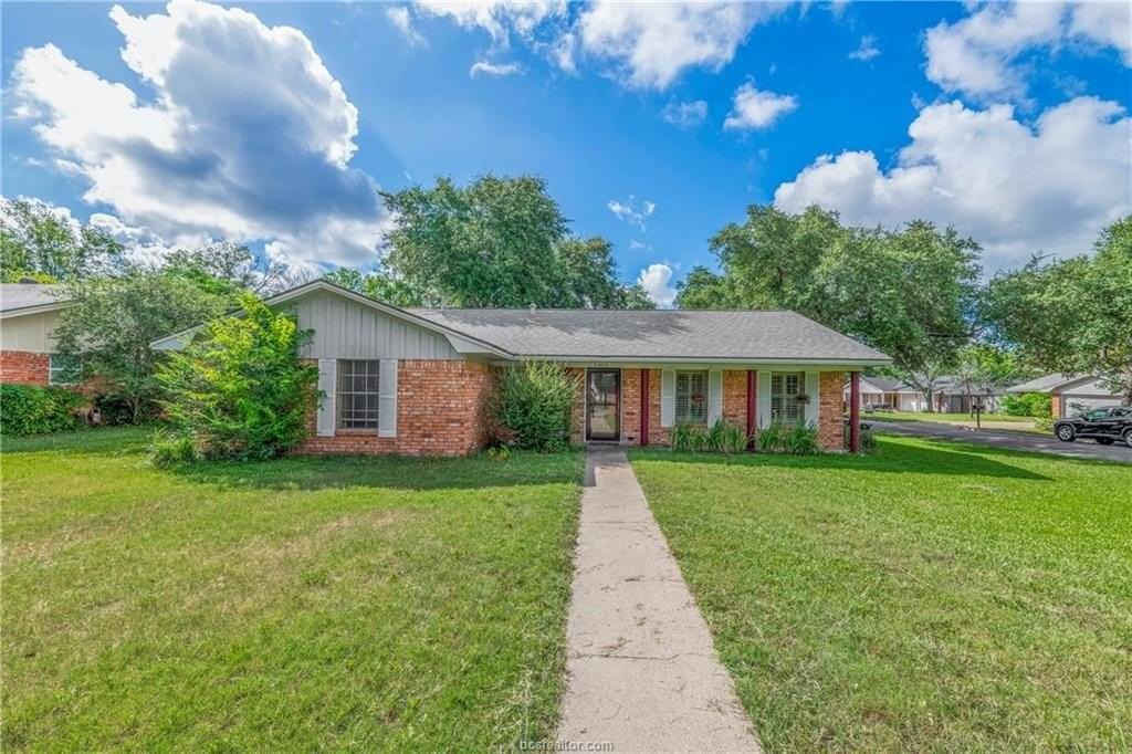 1400 Village Dr - Photo 3 of 21