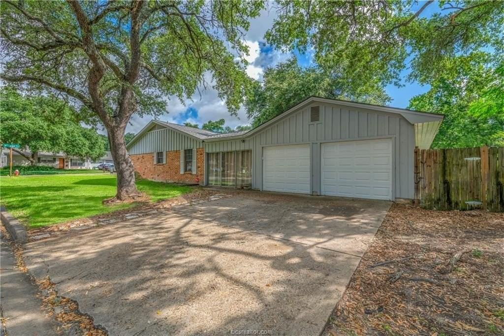 1400 Village Dr - Photo 4 of 21