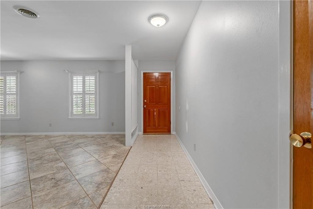 1400 Village Dr - Photo 5 of 21