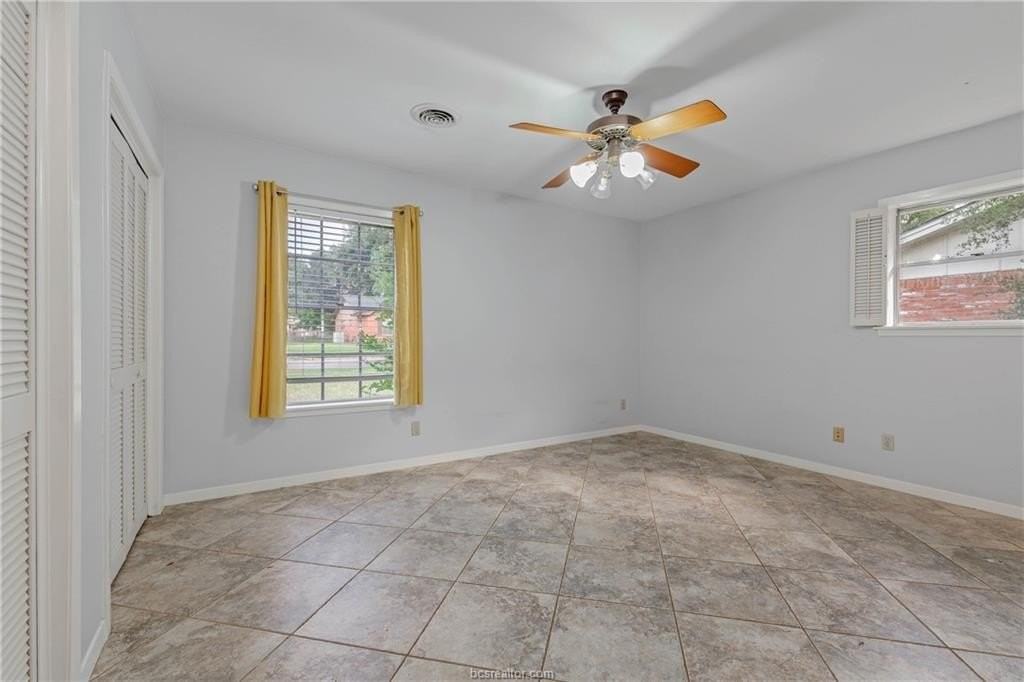1400 Village Dr - Photo 7 of 21