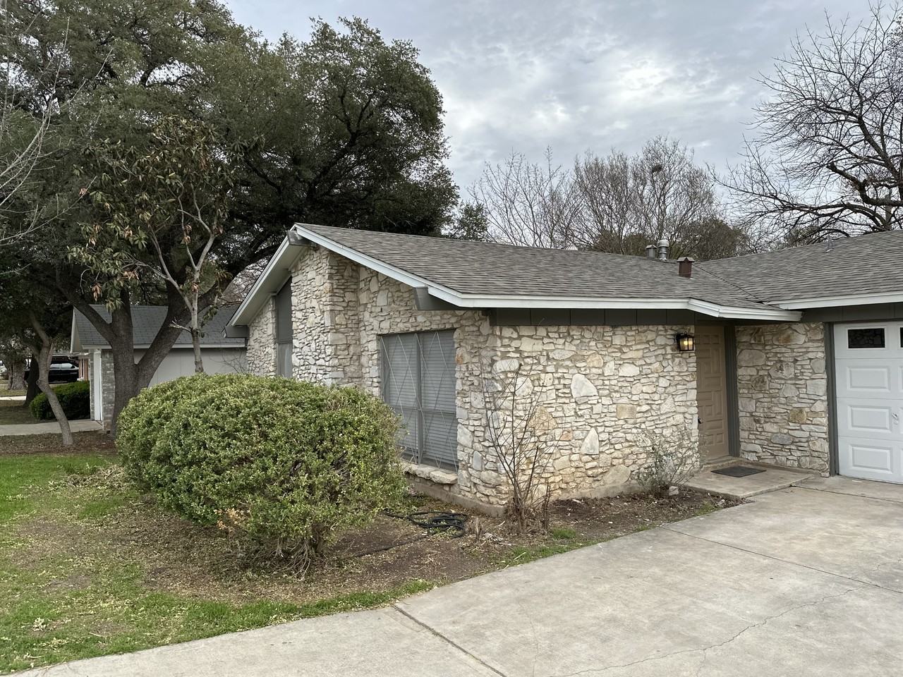 918 Morey Peak Dr - Photo 2 of 10