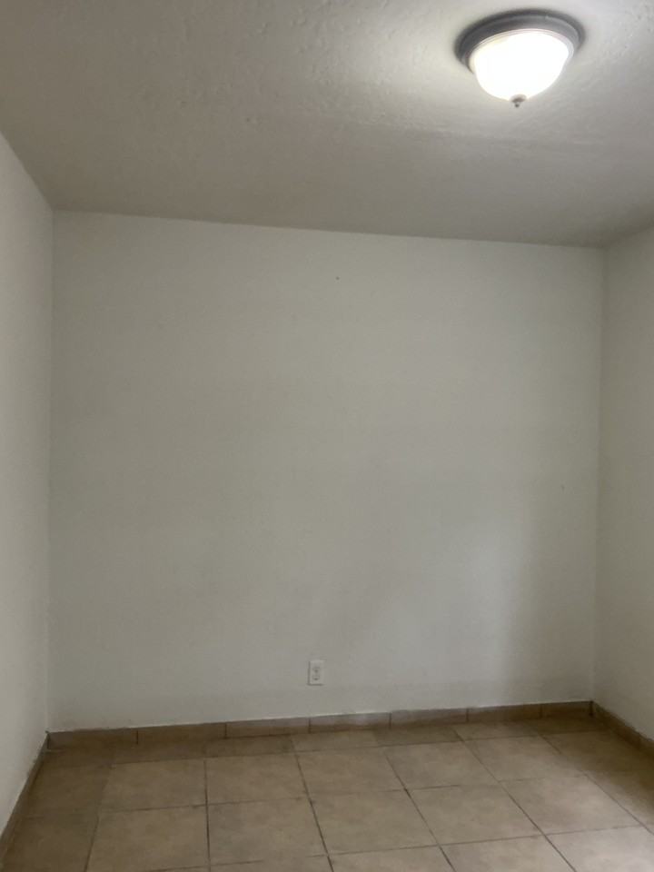 105 General Arnold St Ne #B - Photo 7 of 11