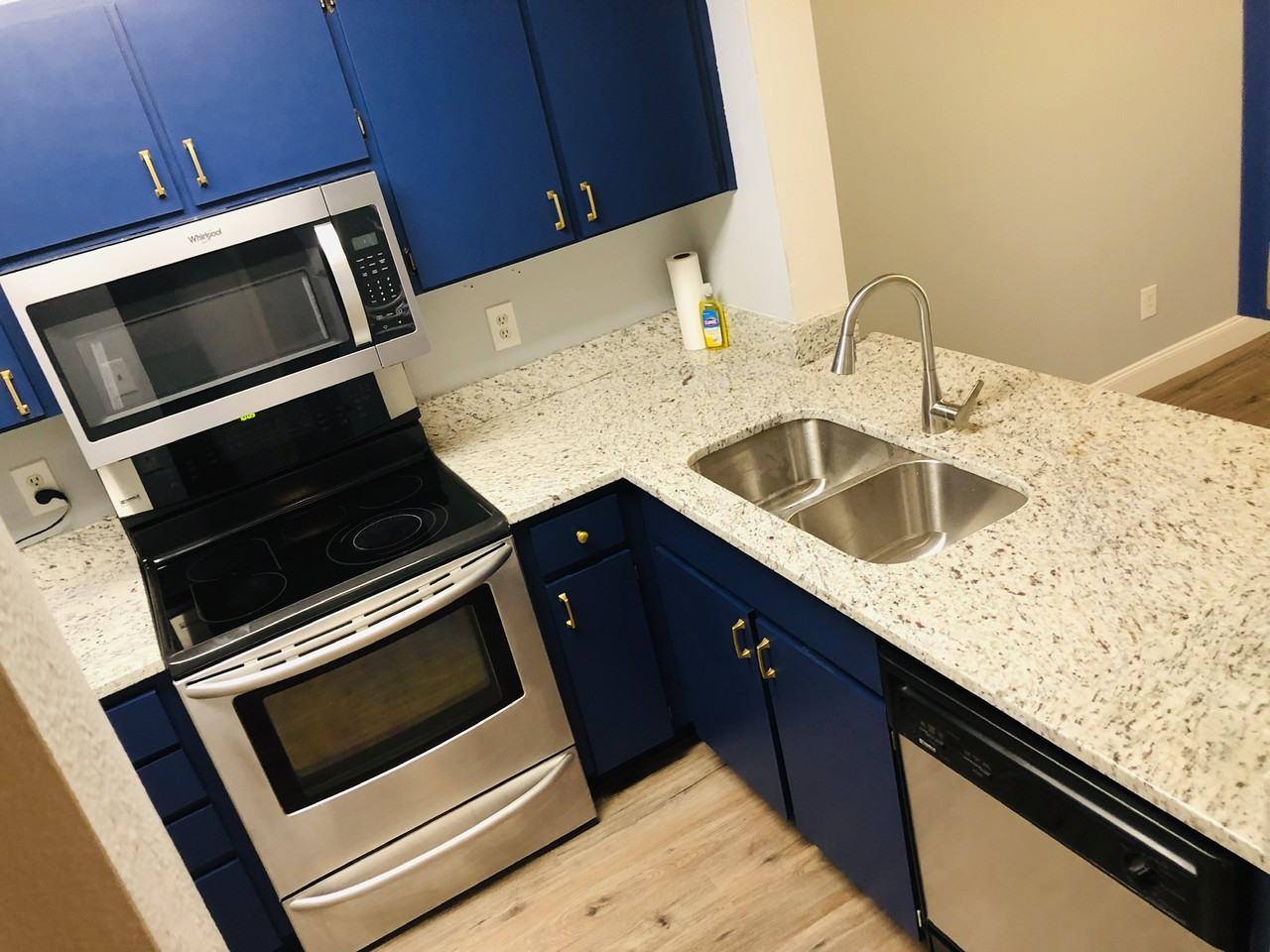 1390 Oak Hill Dr #104 - Photo 5 of 13