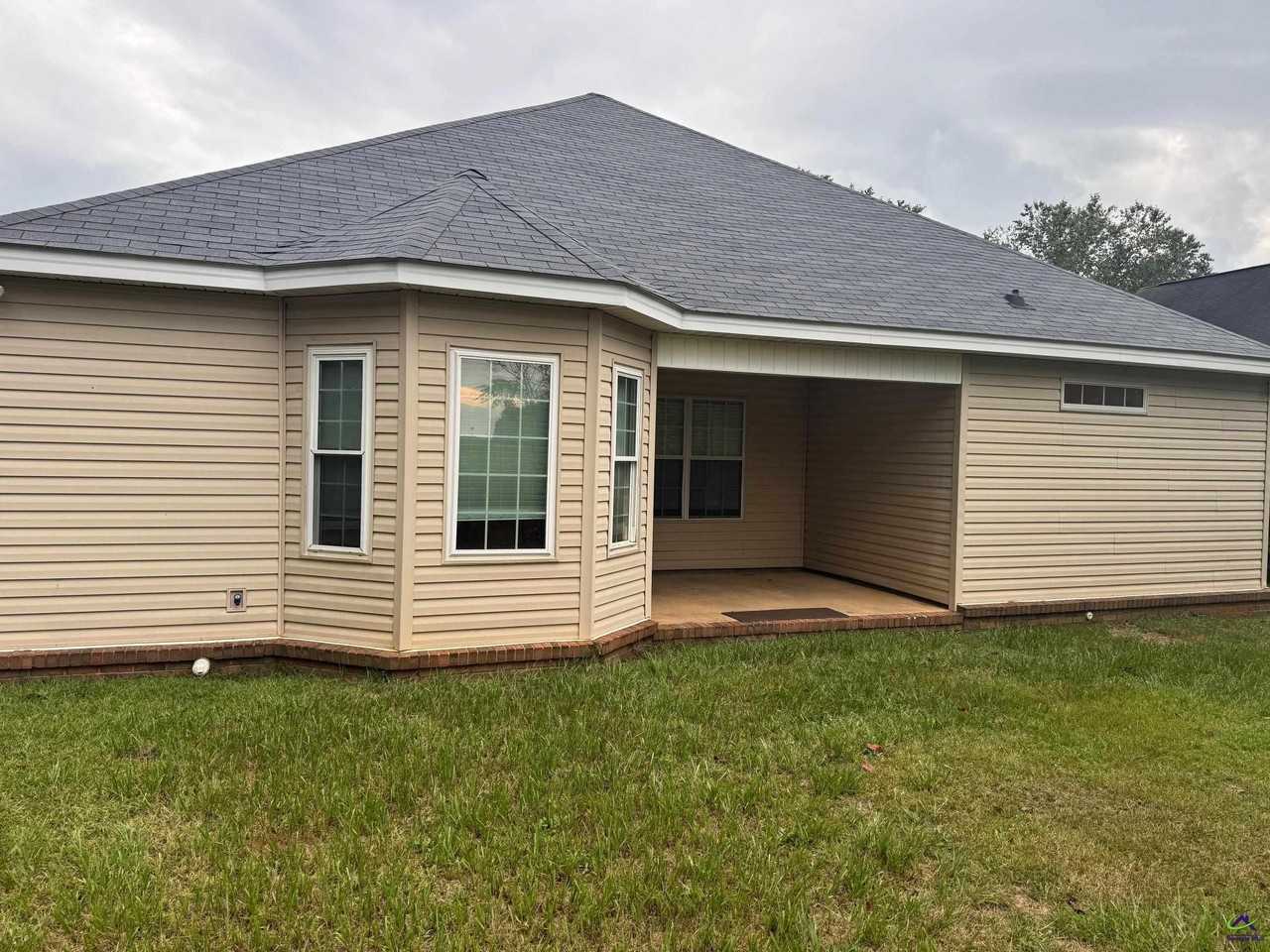 210 Manchester Ln - Photo 2 of 16