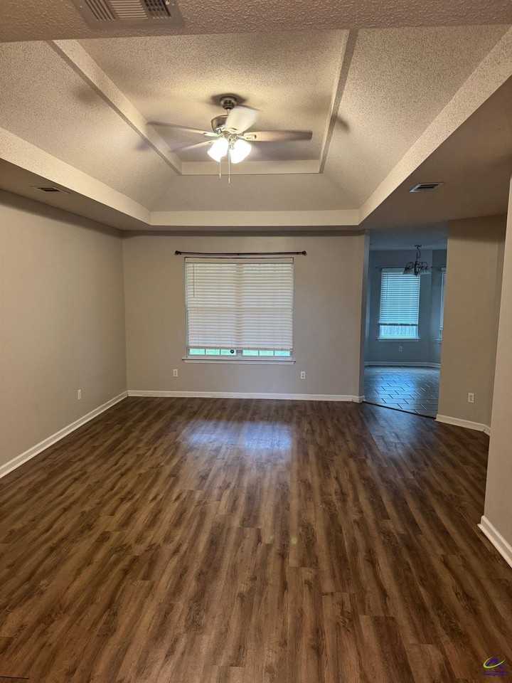 210 Manchester Ln - Photo 3 of 16