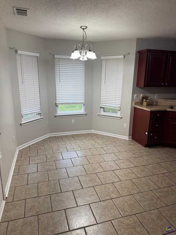 210 Manchester Ln - Photo 5 of 16