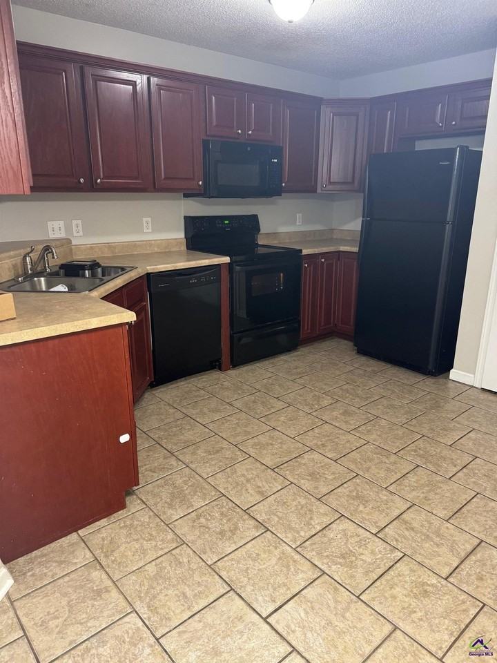 210 Manchester Ln - Photo 6 of 16