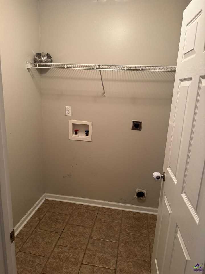 210 Manchester Ln - Photo 7 of 16