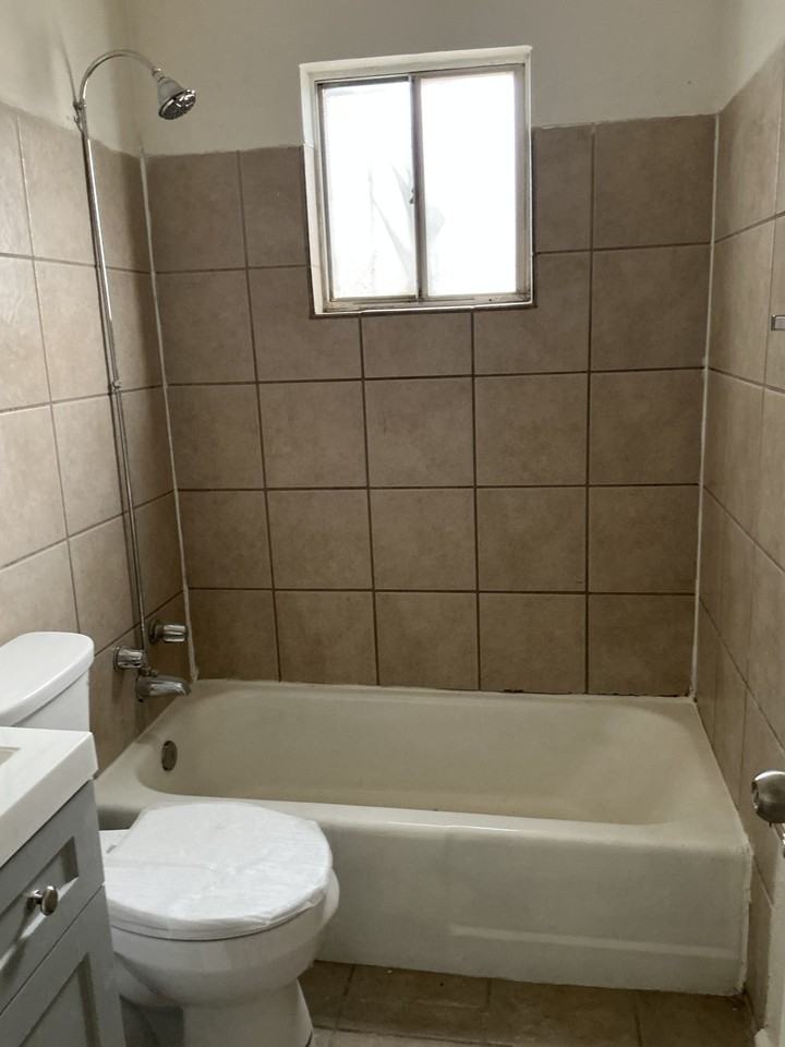 313 Charleston St Ne #3 - Photo 3 of 14