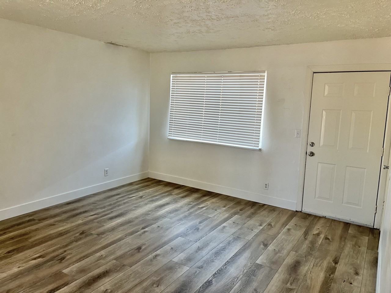 610 Se, #4 - Photo 4 of 15