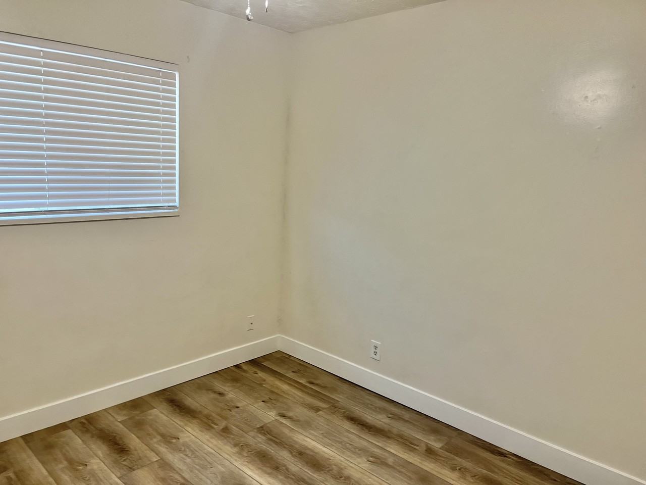 610 Se, #4 - Photo 5 of 15
