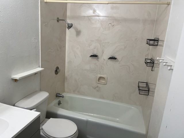 610 Se, #2 - Photo 3 of 13
