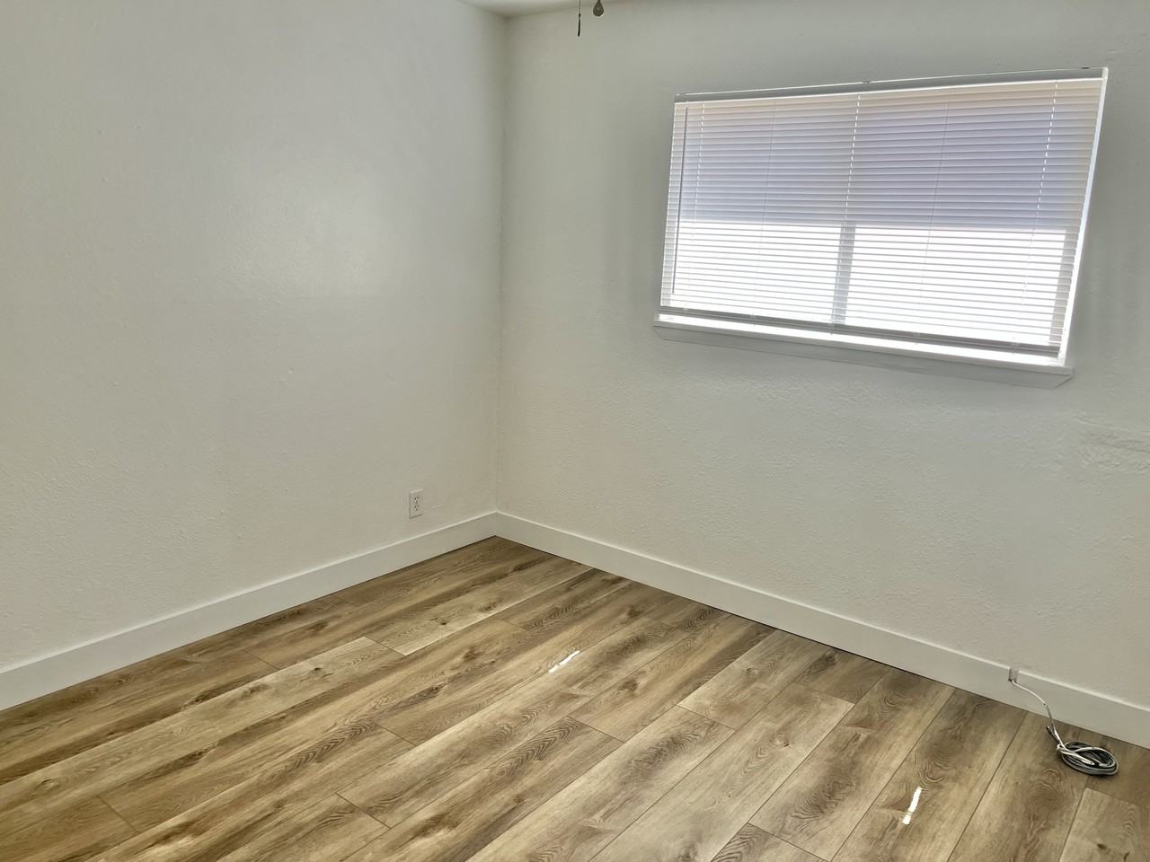 610 Se, #2 - Photo 4 of 13