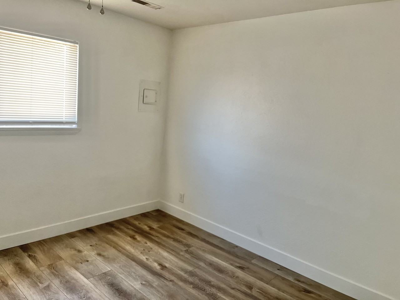 610 Se, #2 - Photo 5 of 13