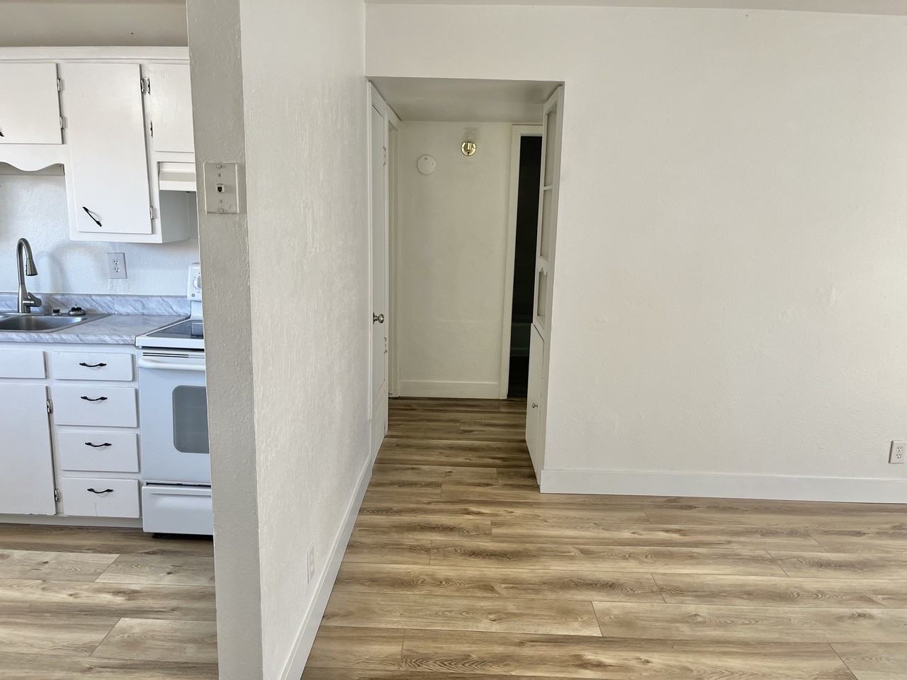 610 Se, #2 - Photo 7 of 13