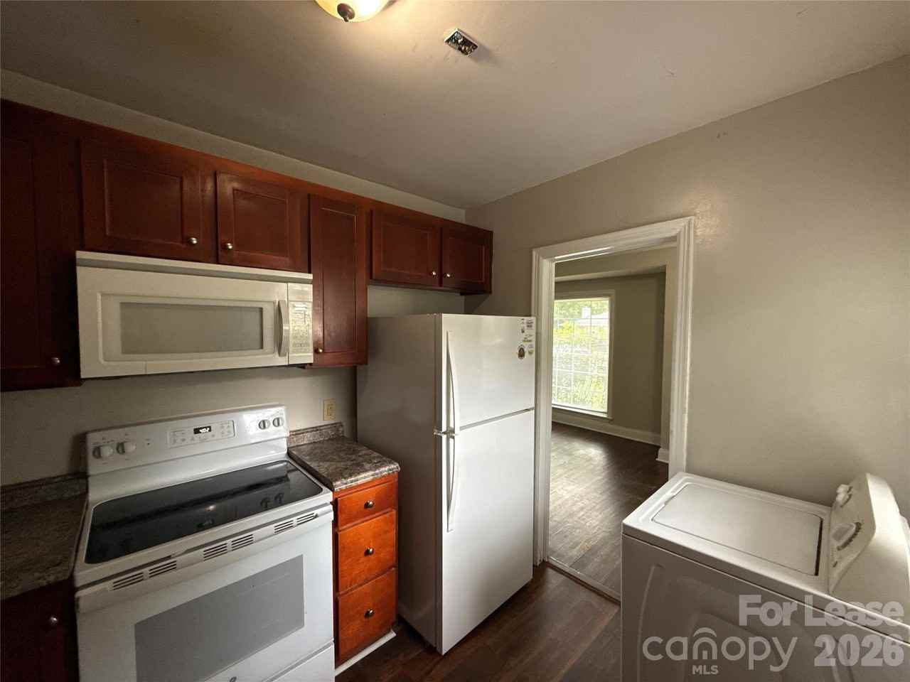 1412 Claridge Ln - Photo 5 of 13