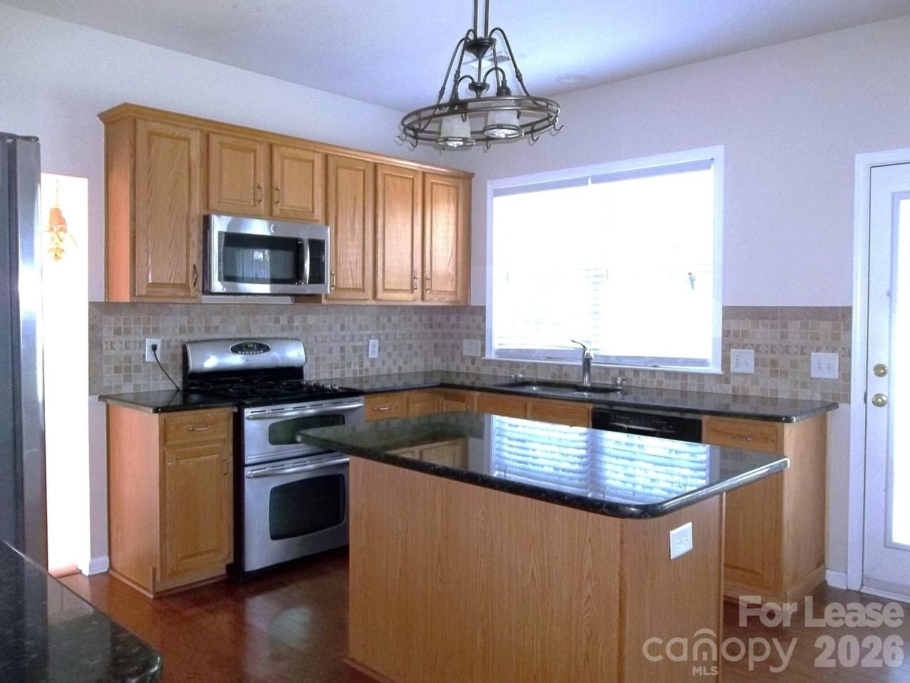 11120 Maplehurst Dr - Photo 5 of 27