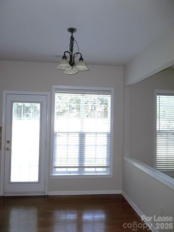11120 Maplehurst Dr - Photo 6 of 27