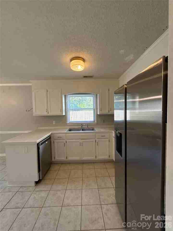 7638 Campbell Creek Ln - Photo 4 of 16