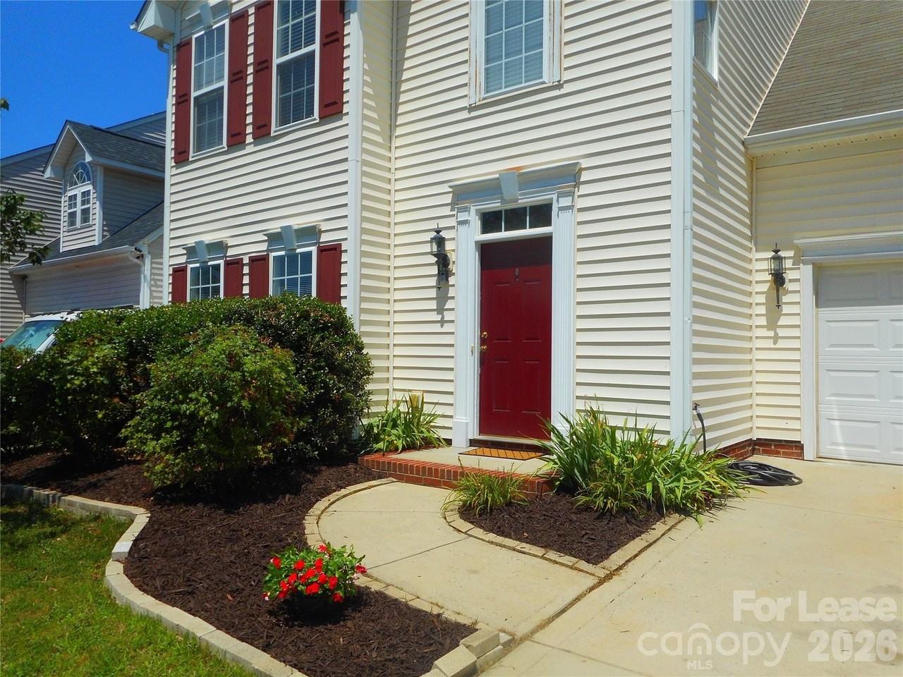 1018 Fountainbrook Dr - Photo 2 of 30
