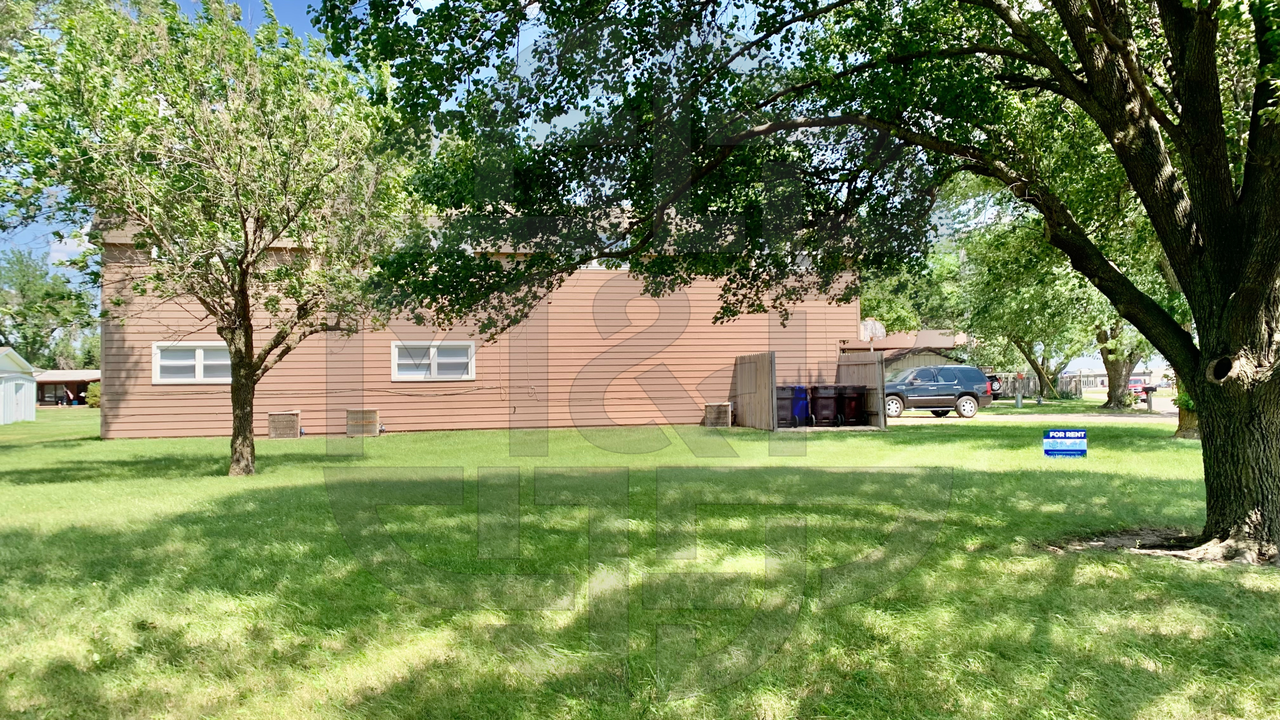 806 S Edwards Ave #813 - Photo 4 of 16