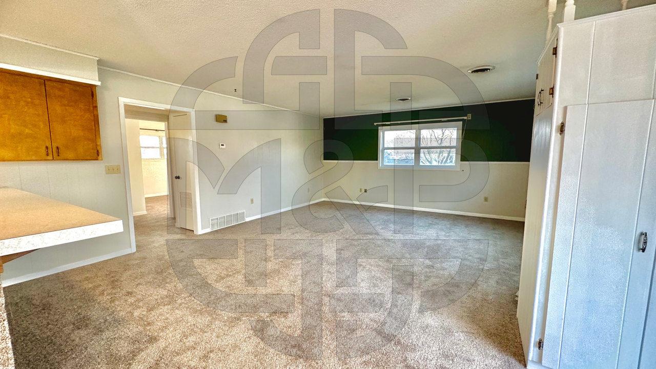 806 S Edwards Ave #813 - Photo 7 of 16