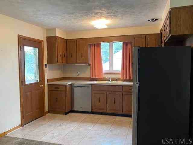 1081 Norwood St - Photo 4 of 18