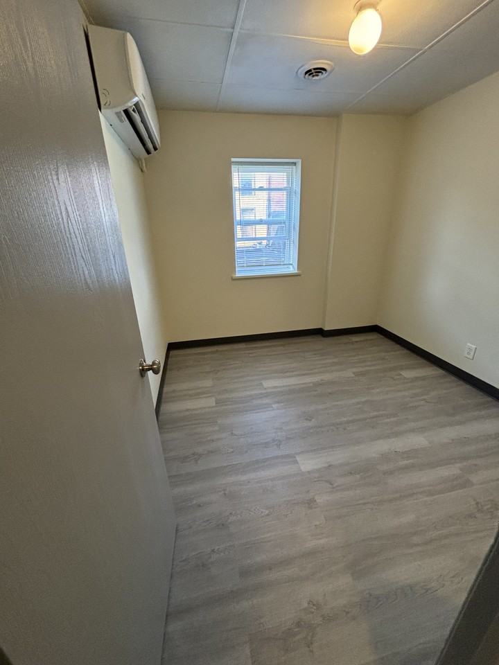 13 N Broadway #4 - Photo 3 of 7