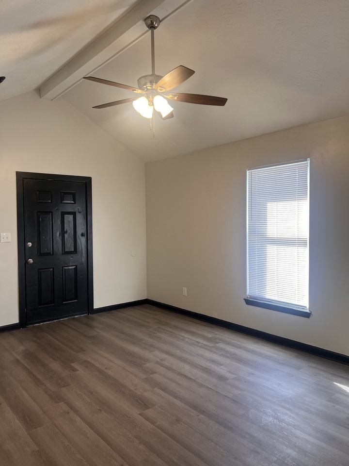 2227 Cedar St - Photo 2 of 7