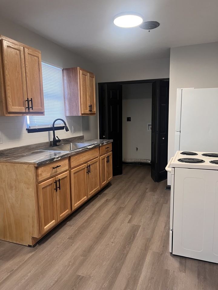 2227 Cedar St - Photo 3 of 7