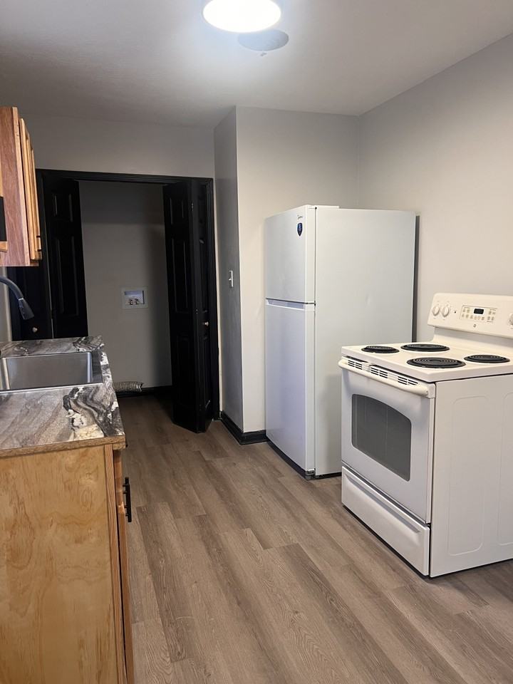 2227 Cedar St - Photo 4 of 7