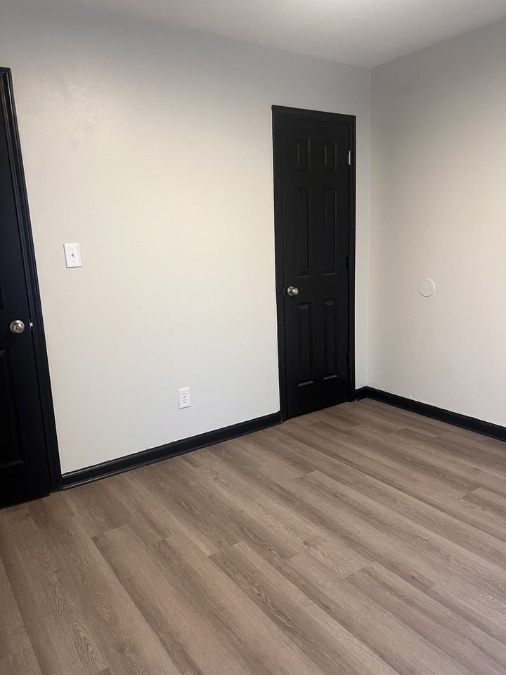 2227 Cedar St - Photo 5 of 7