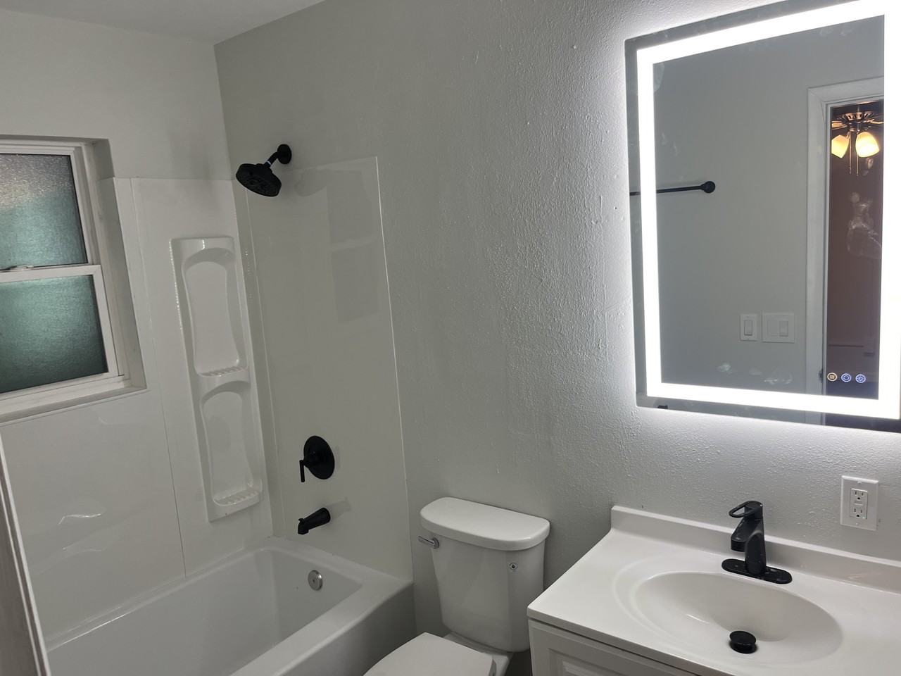 1906 Rhodes St #4 - Photo 4 of 8