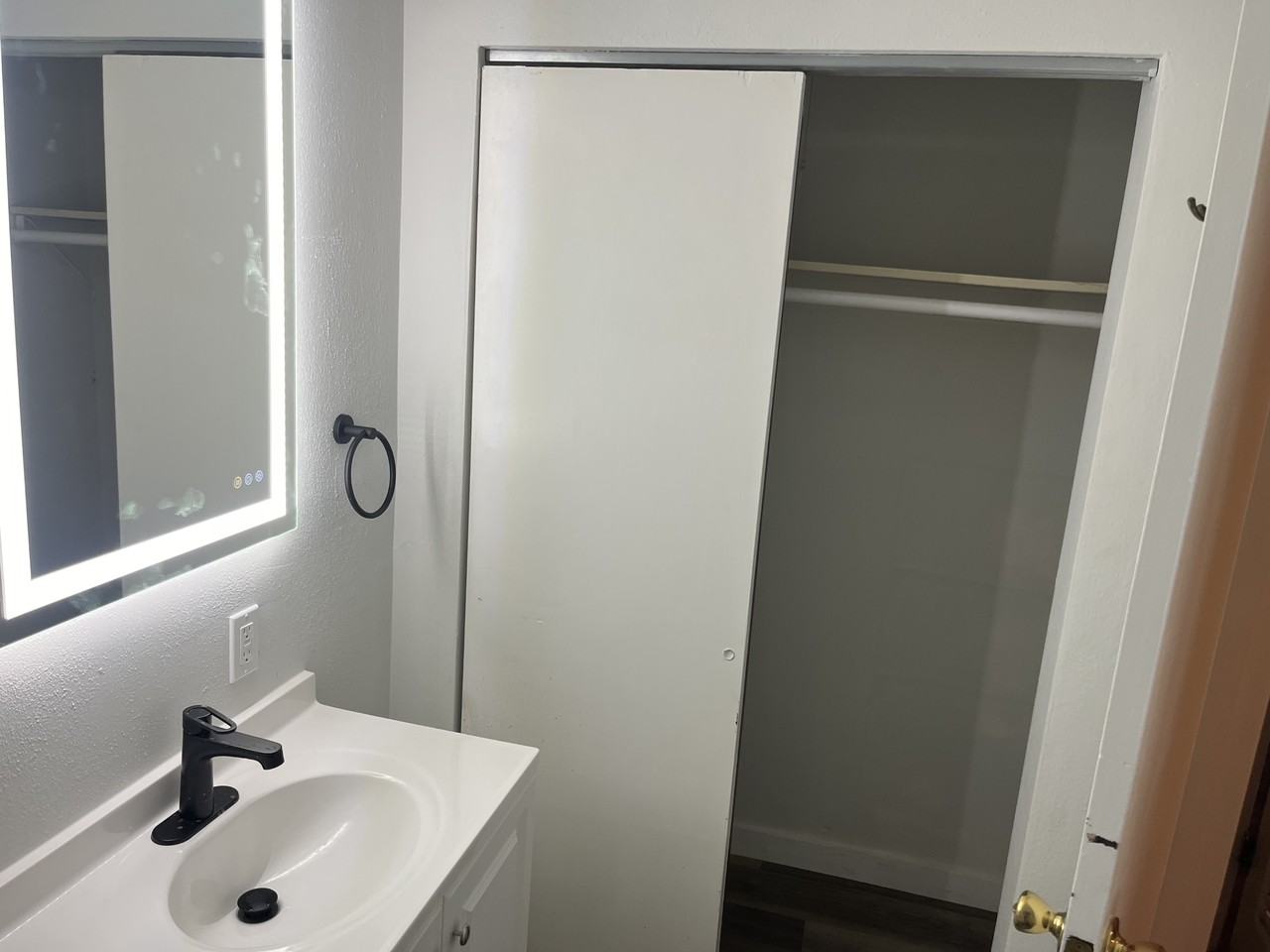 1906 Rhodes St #4 - Photo 5 of 8